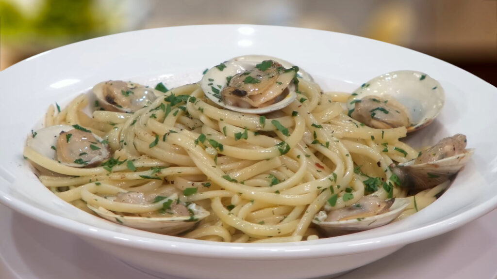 Linguine with Clam Sauce - Italian Style