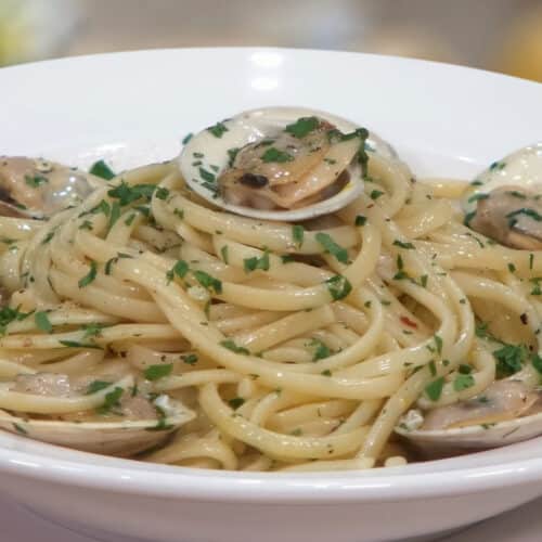 Linguine with Clam Sauce - Italian Style