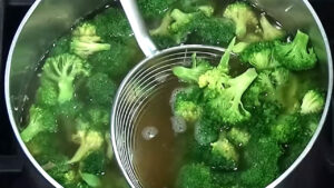How To Make Broccoli Cheddar Soup - cooking the Broccoli