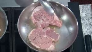 Juicy Pork Chops with Apple Sauce Brown Pork Chops