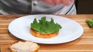 How to Make a Smash Burger - Lettuce Cookie-Cutter Trick